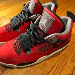 Jordan 4 Retro ( Toro Bravo) fire Red/White/Black/Cement Gray Size 11.